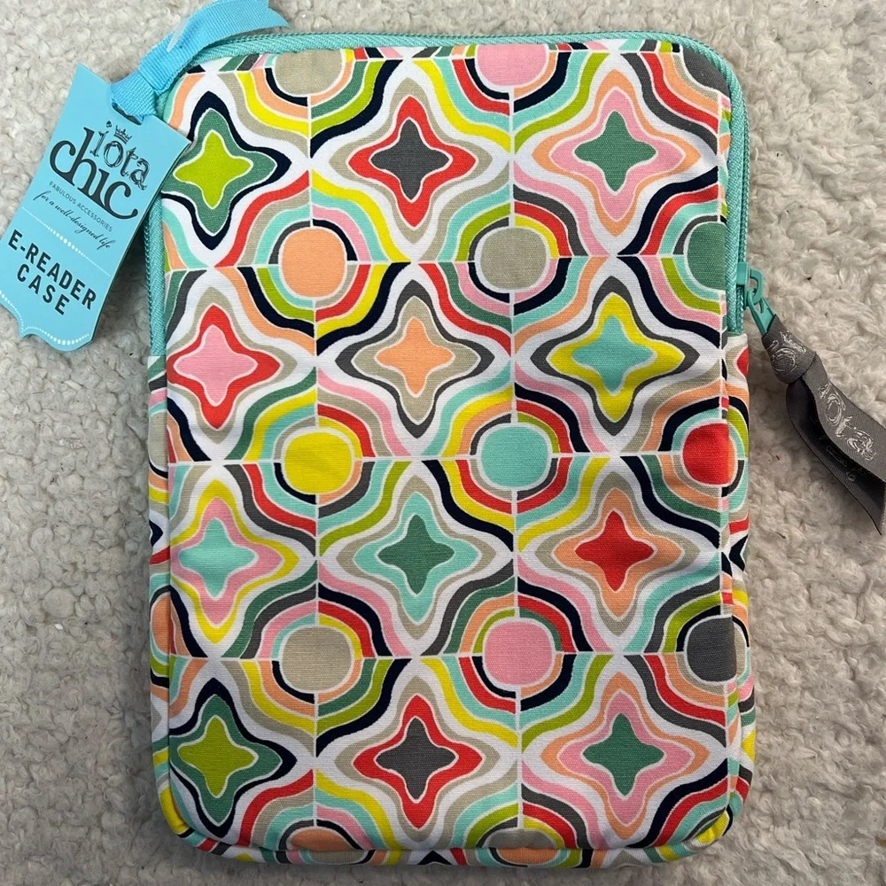 Iota Chic by C.R. Gibson Padded E-Reader Protective Zip Storage Case